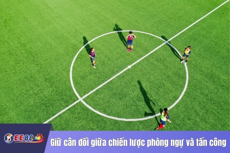 Giữ cân đối giữa chiến lược phòng ngự và tấn công